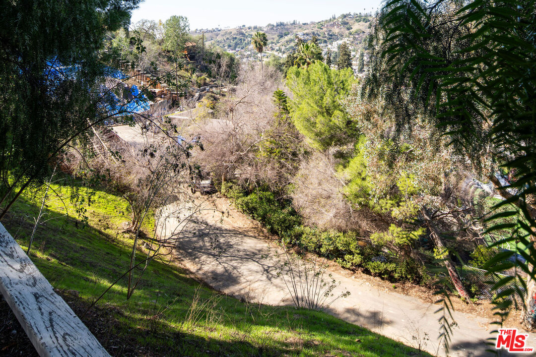 3247 Kenneth Dr
