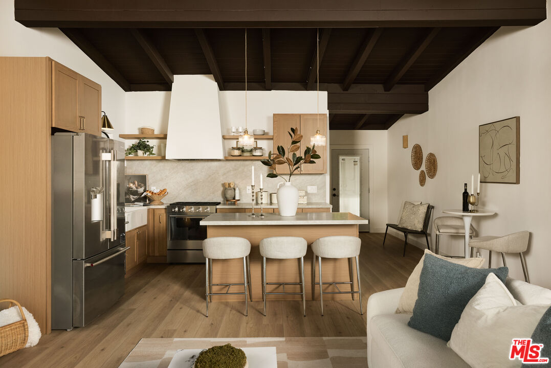 885 Montecito Dr