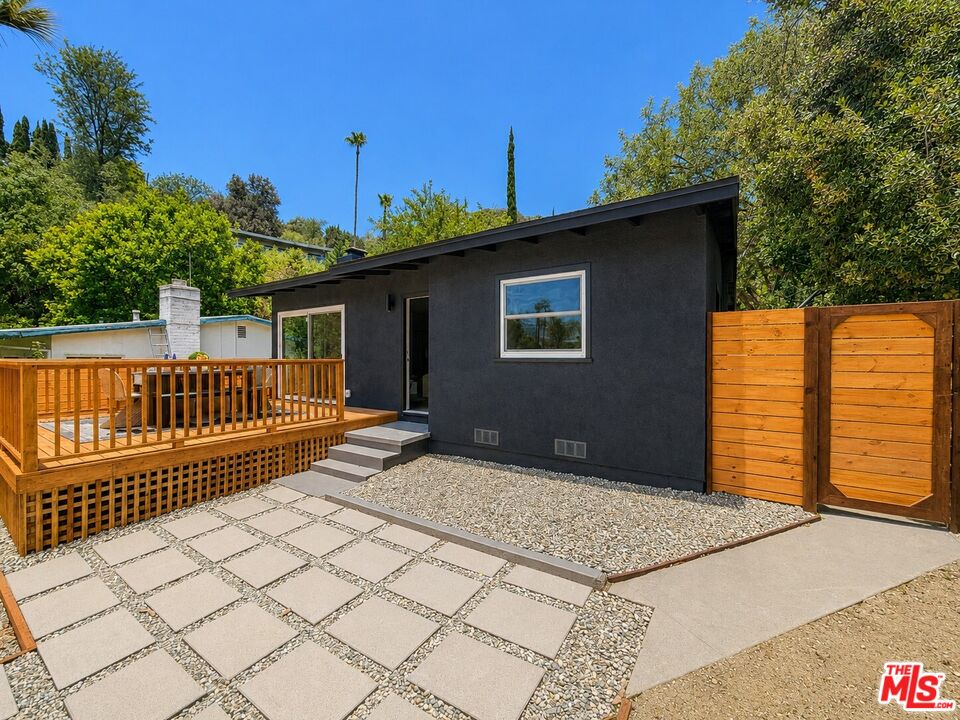 885 Montecito Dr