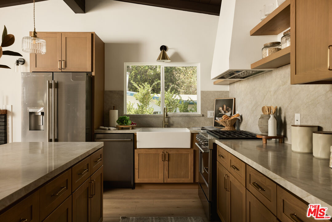 885 Montecito Dr