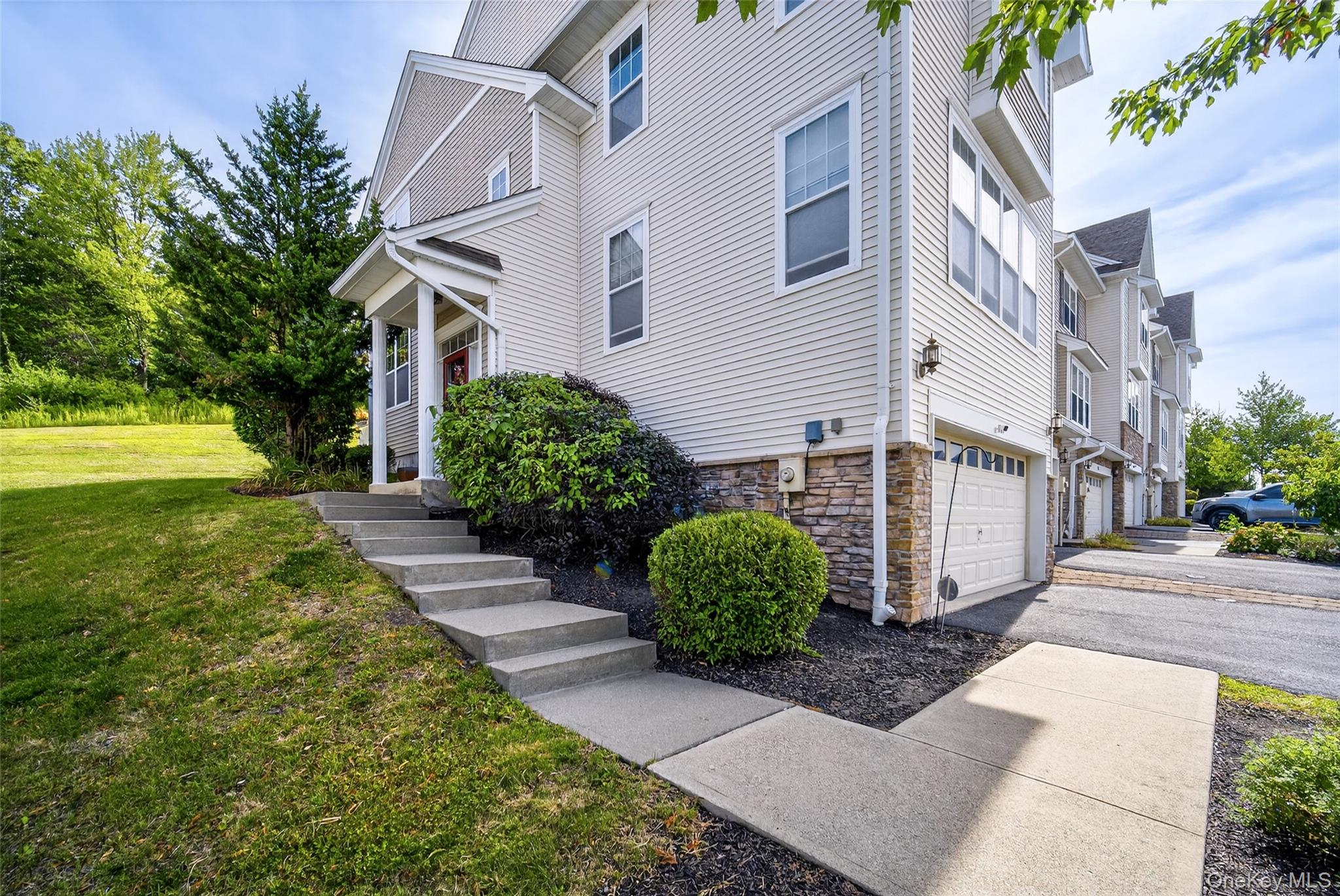 1802 Hawthorn Way