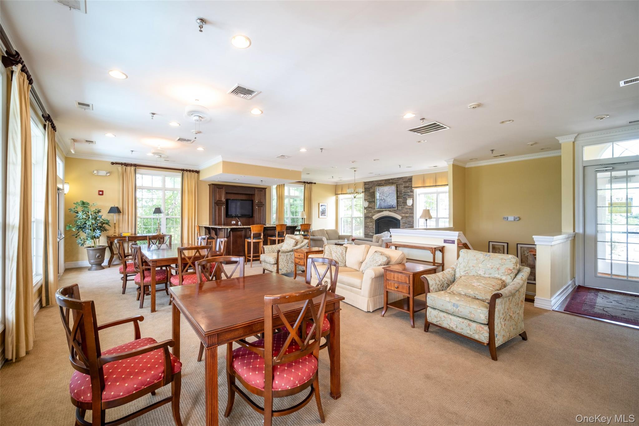1802 Hawthorn Way