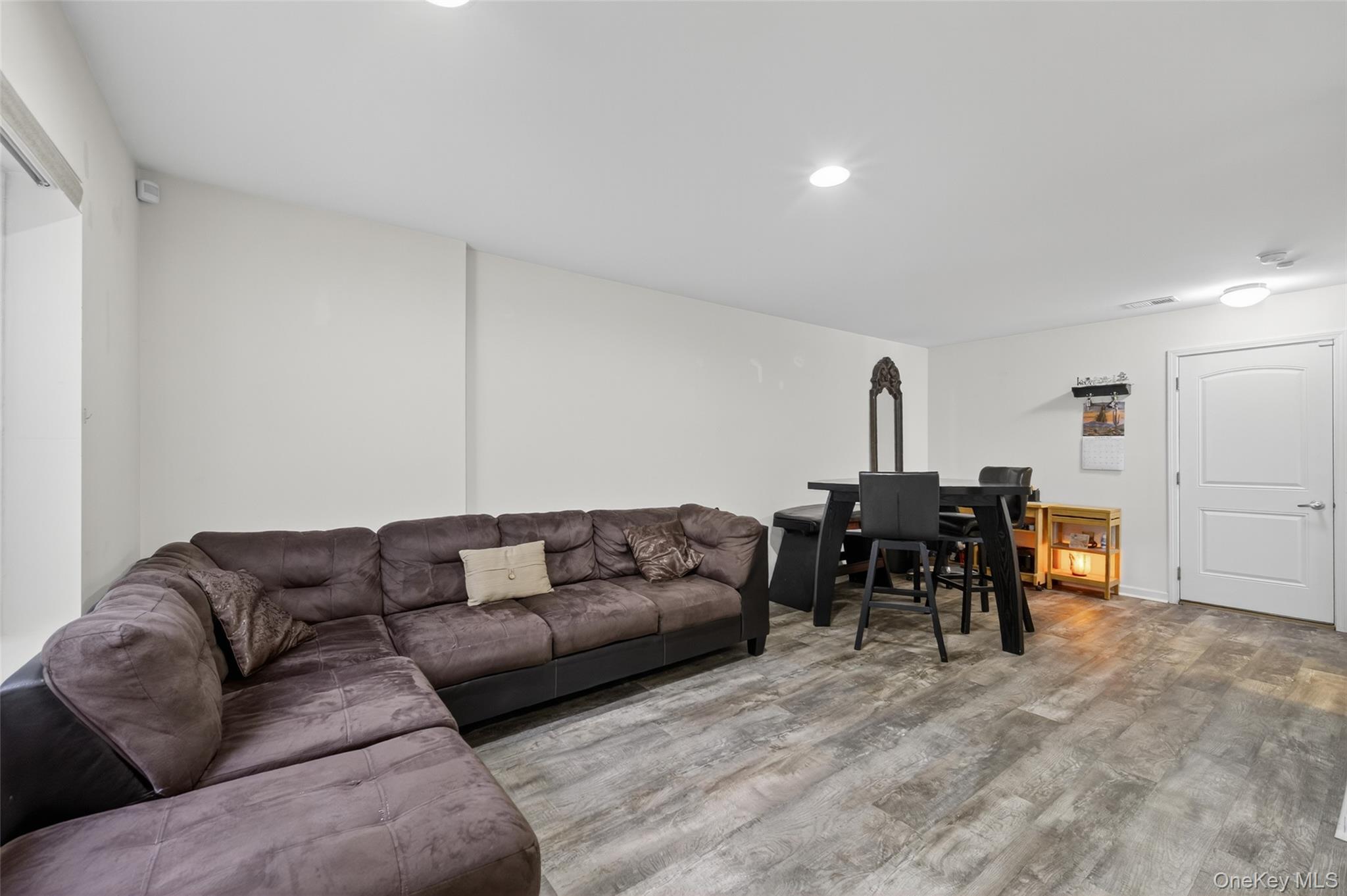 1802 Hawthorn Way