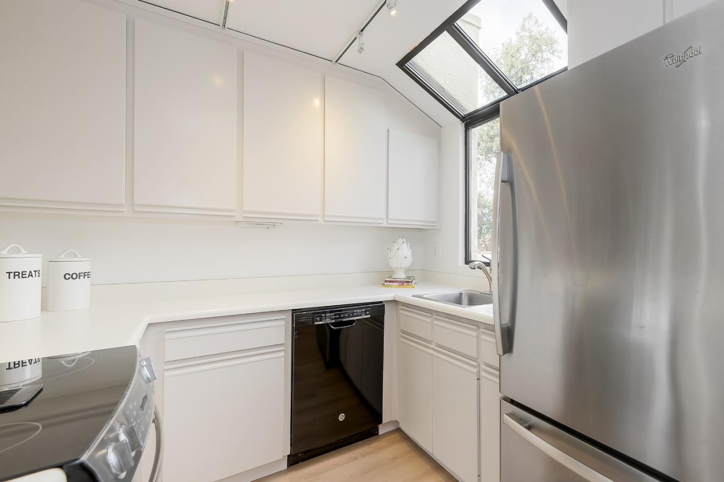 161 California AVE K210