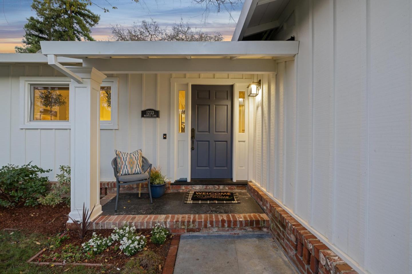 1233 Maxwell LN
