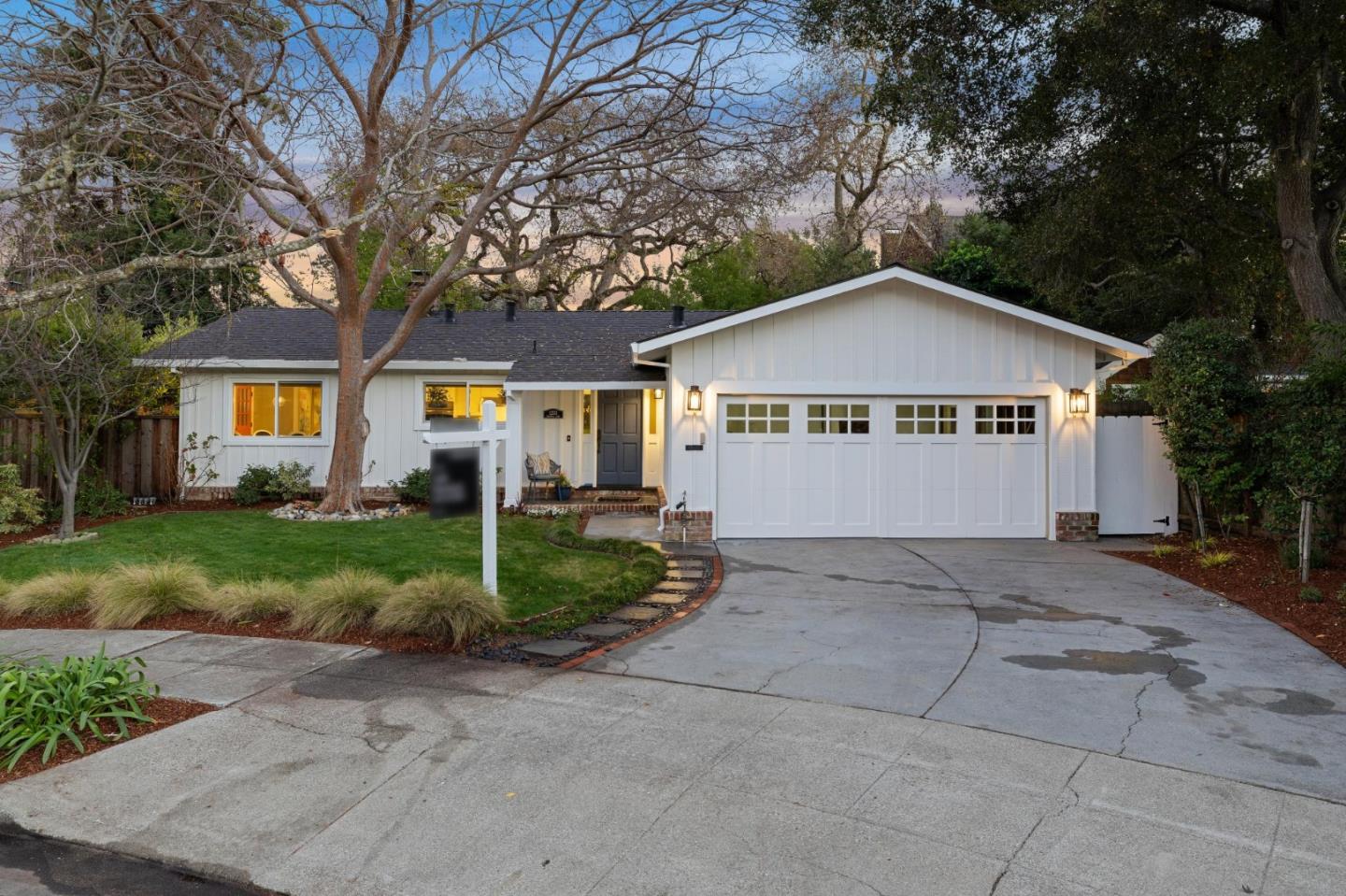 1233 Maxwell LN