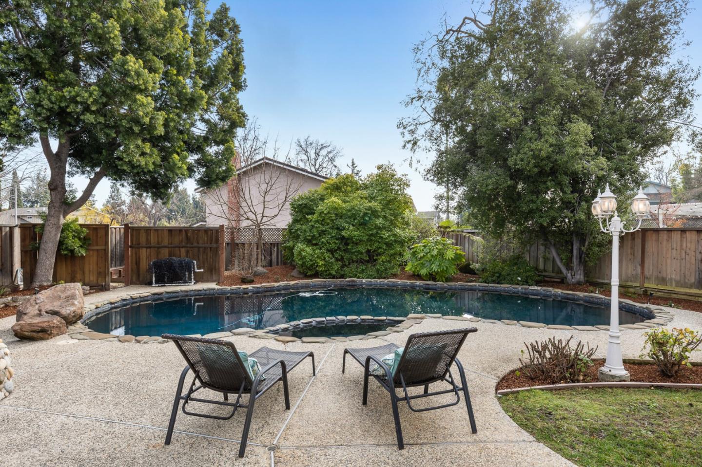 1060 Sargent DR