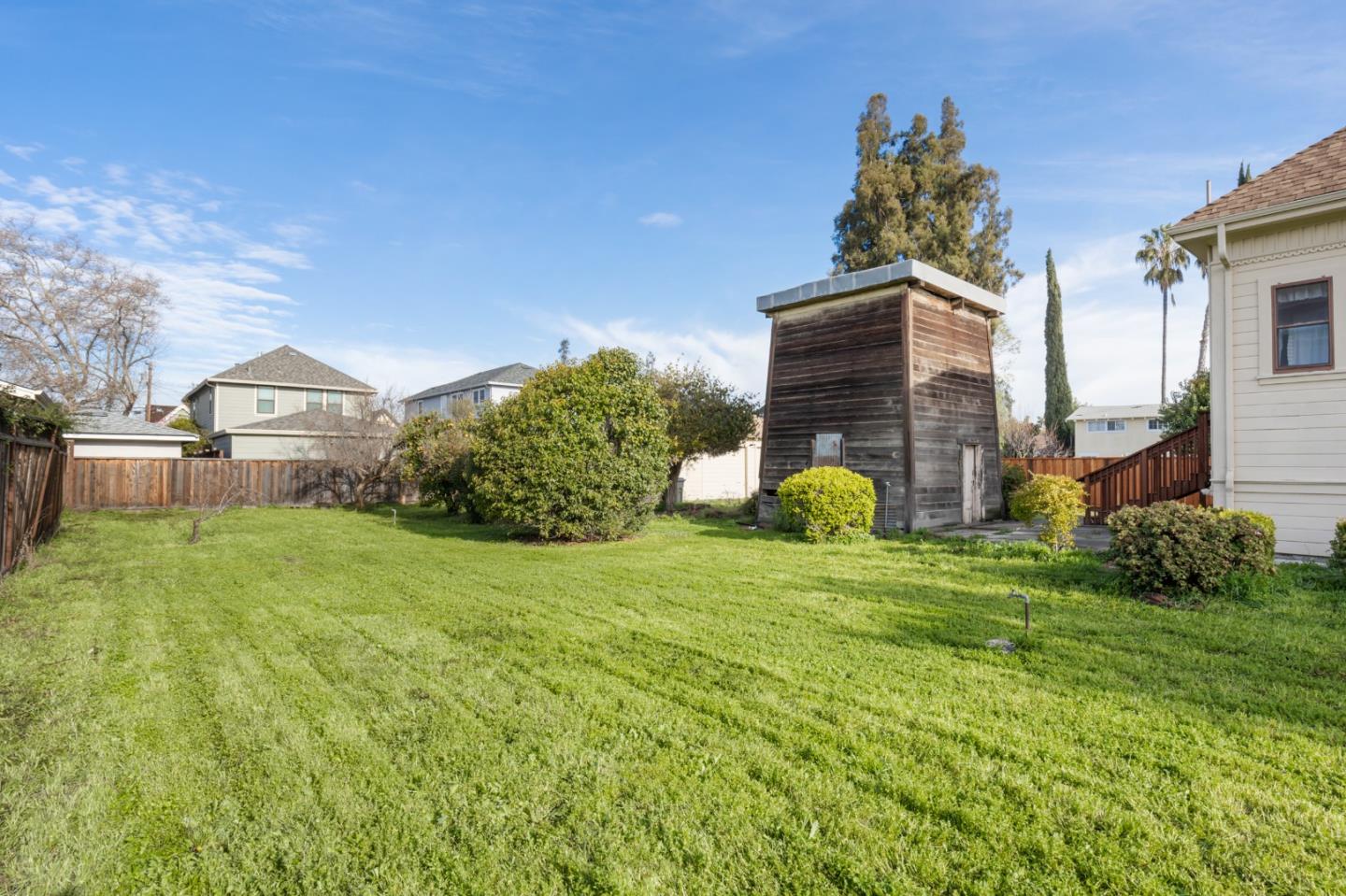 1325 Hester AVE