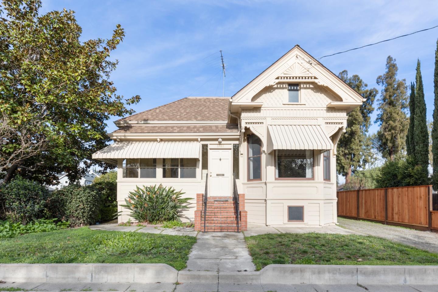 1325 Hester AVE