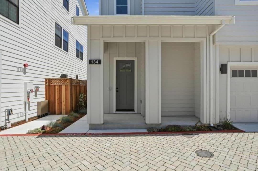 134 Sunnyside CT