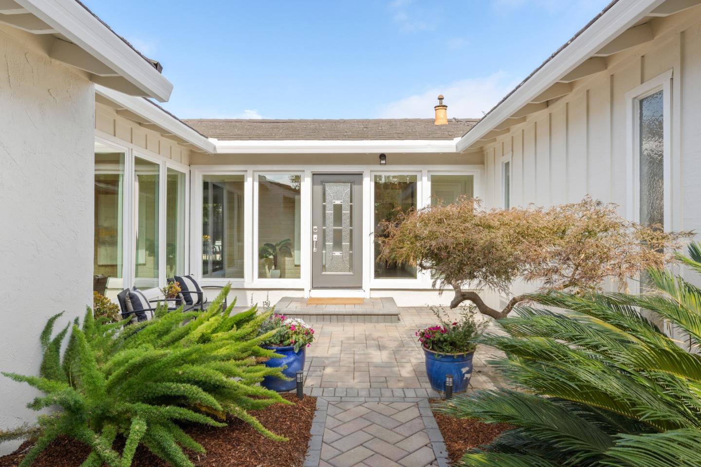 1073 Sargent DR