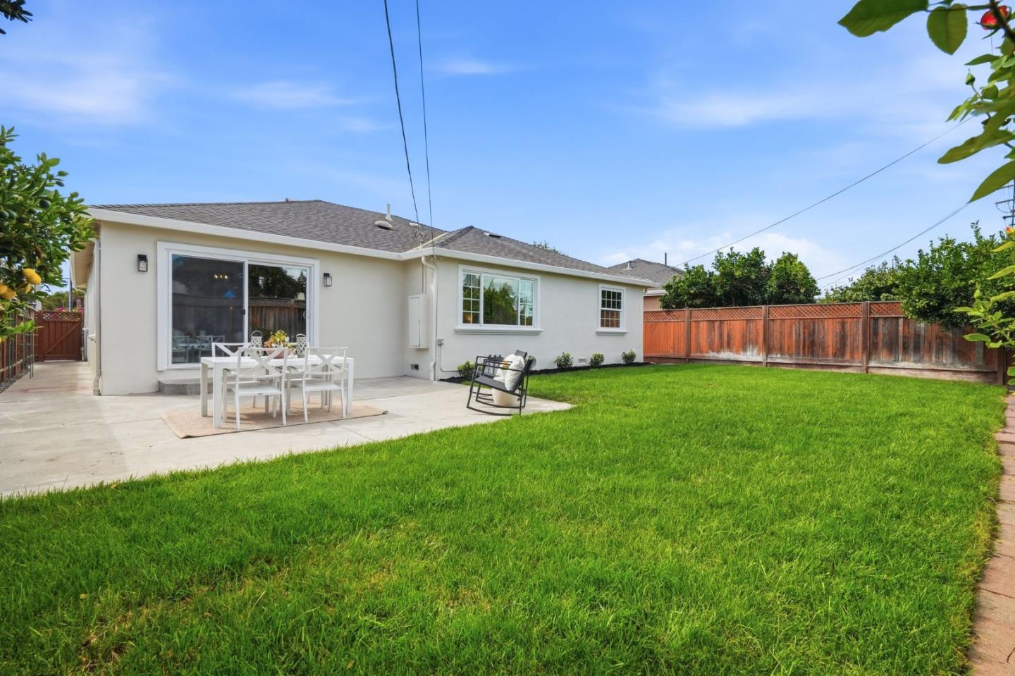 3343 Victoria AVE
