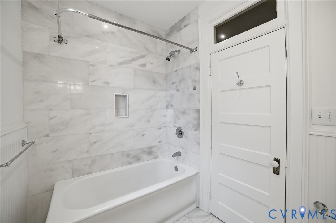 2703 Kensington Ave Unit#1