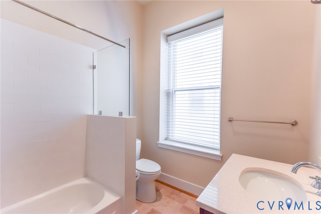 105 E Broad St Unit#2B