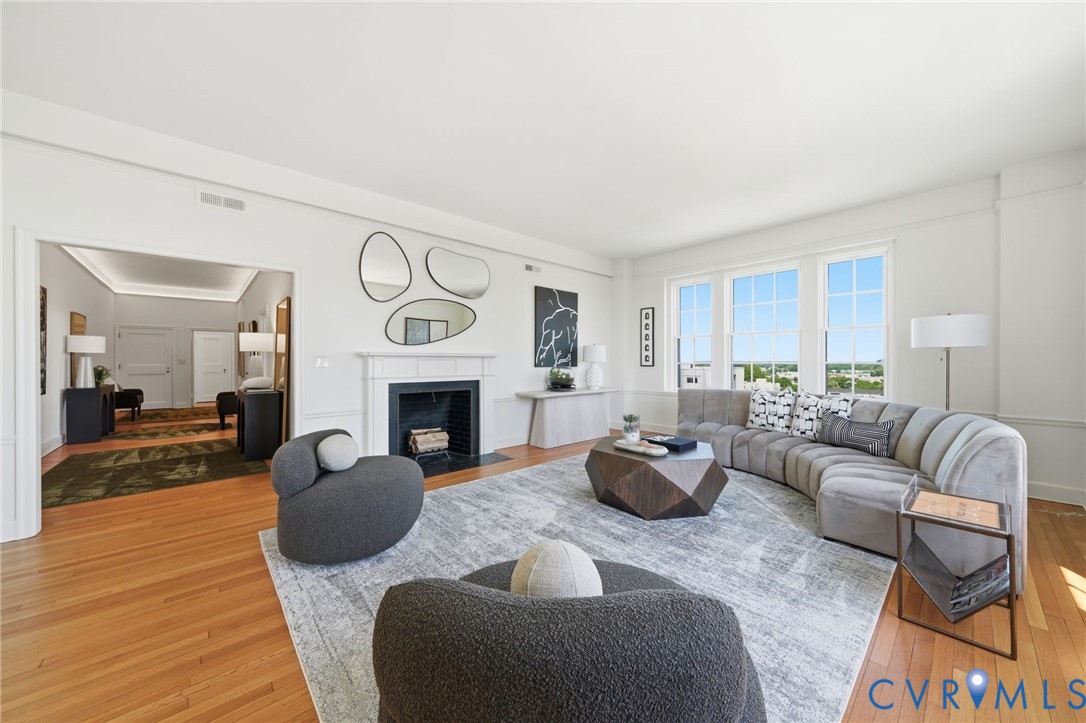 612 W Franklin St Unit#U9D