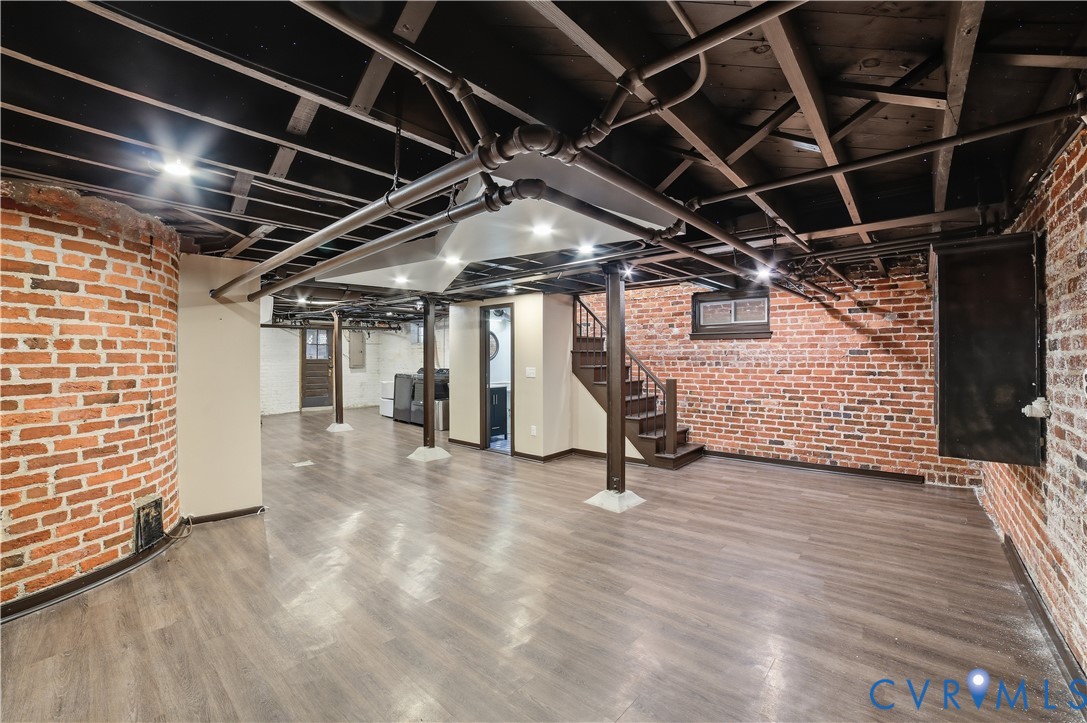 3330 W Franklin St