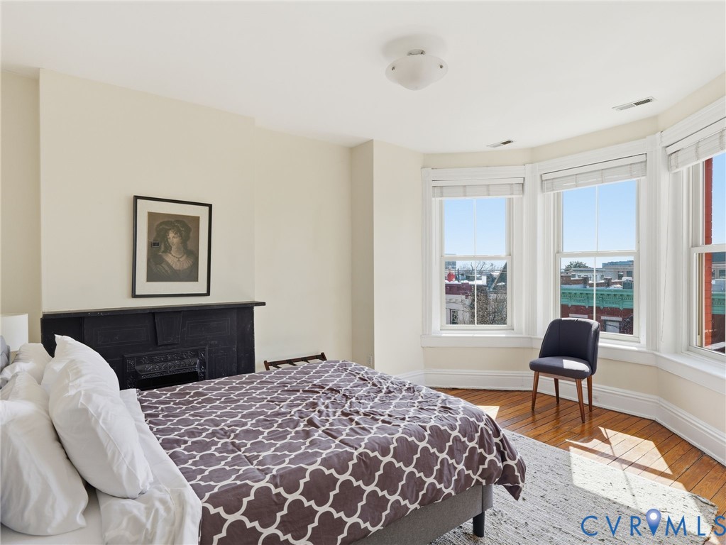 8 E Main St