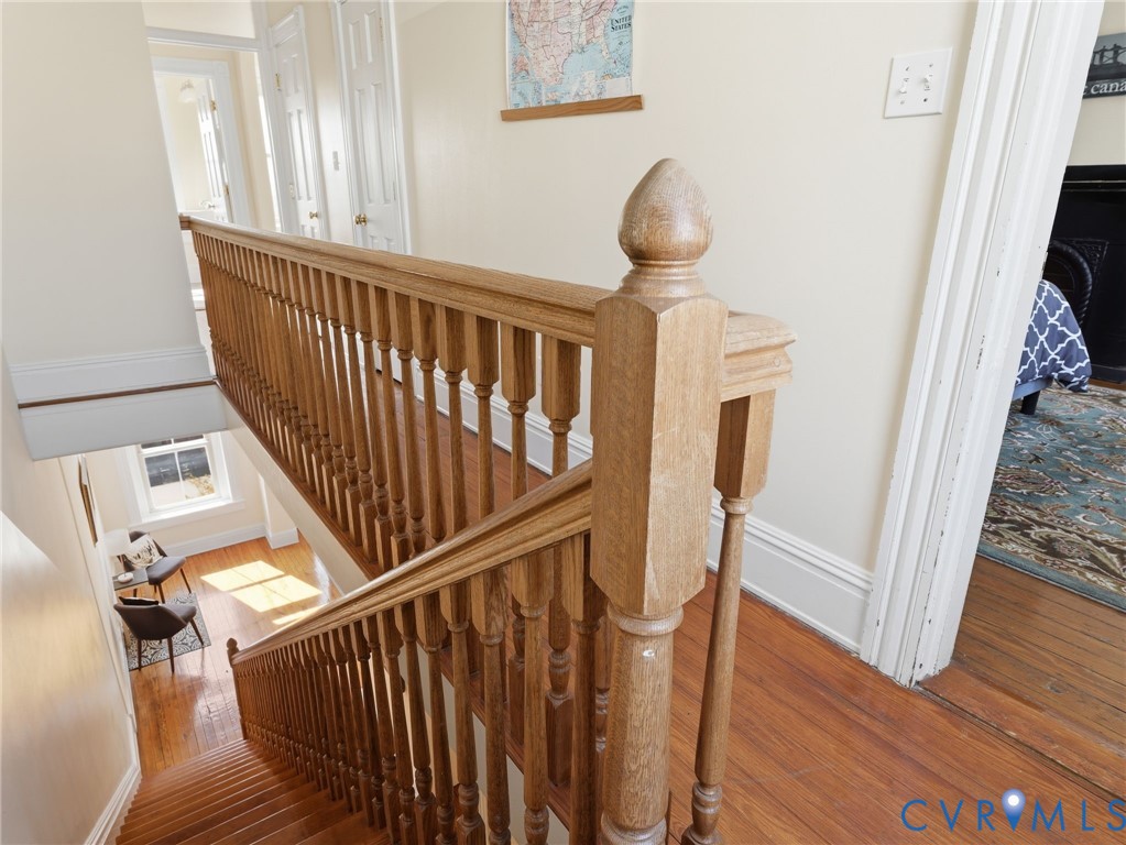 8 E Main St