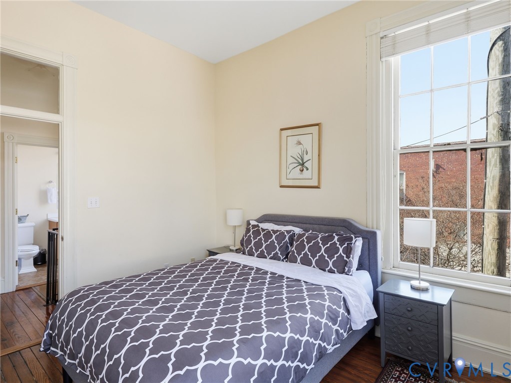 8 E Main St