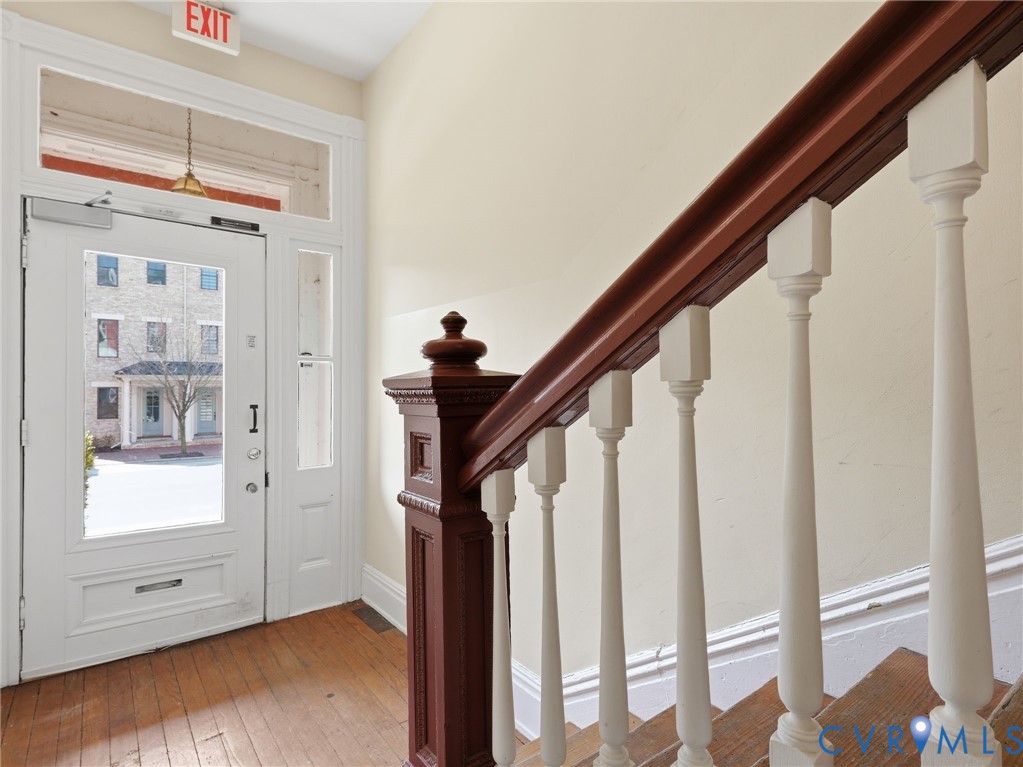 8 E Main St