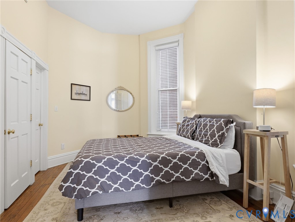 8 E Main St