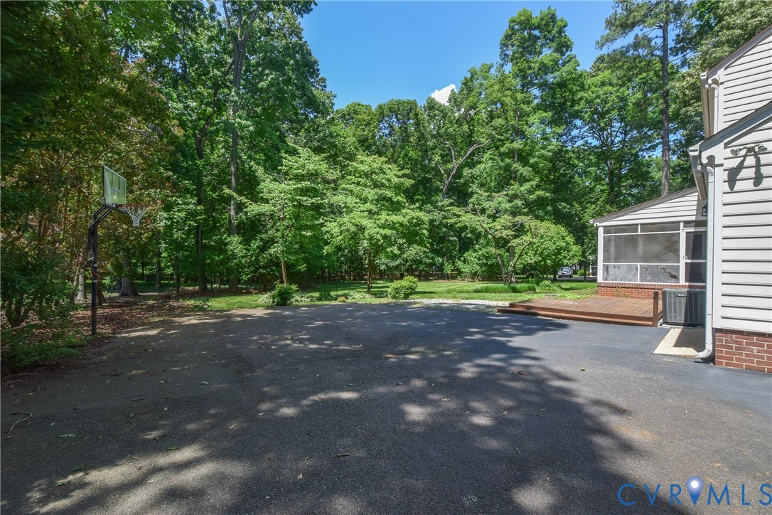 13921 Whitechapel Rd