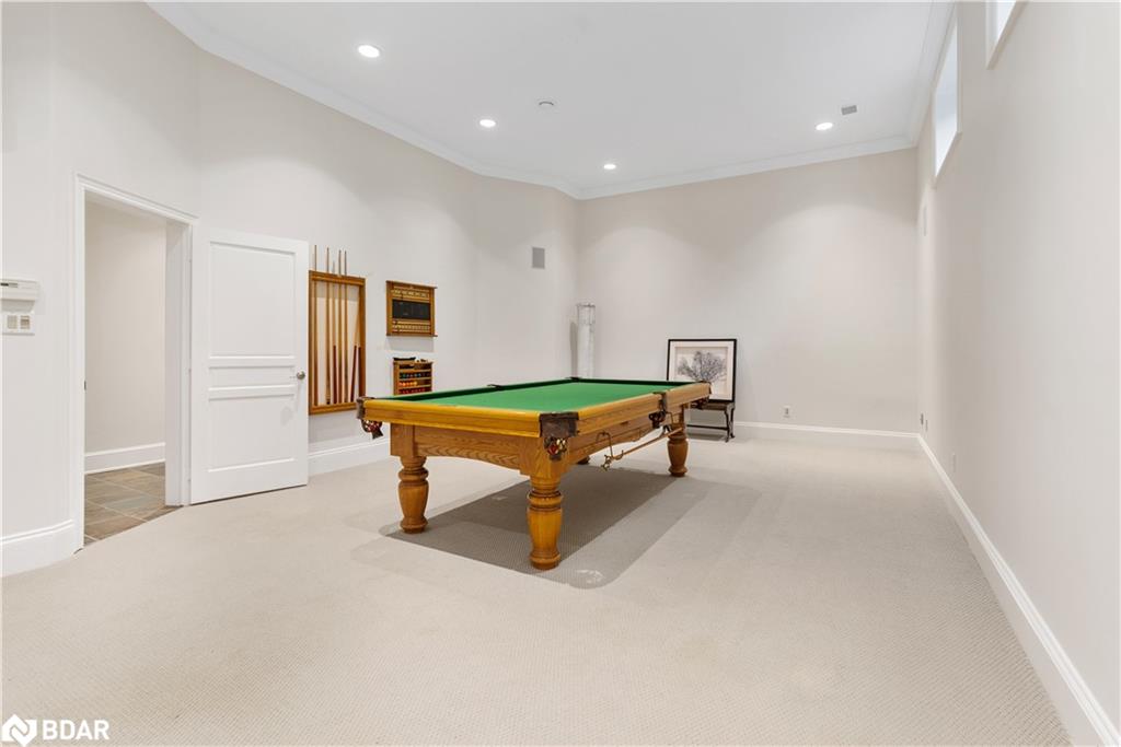 6 Midves Court