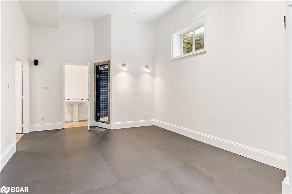 6 Midves Court