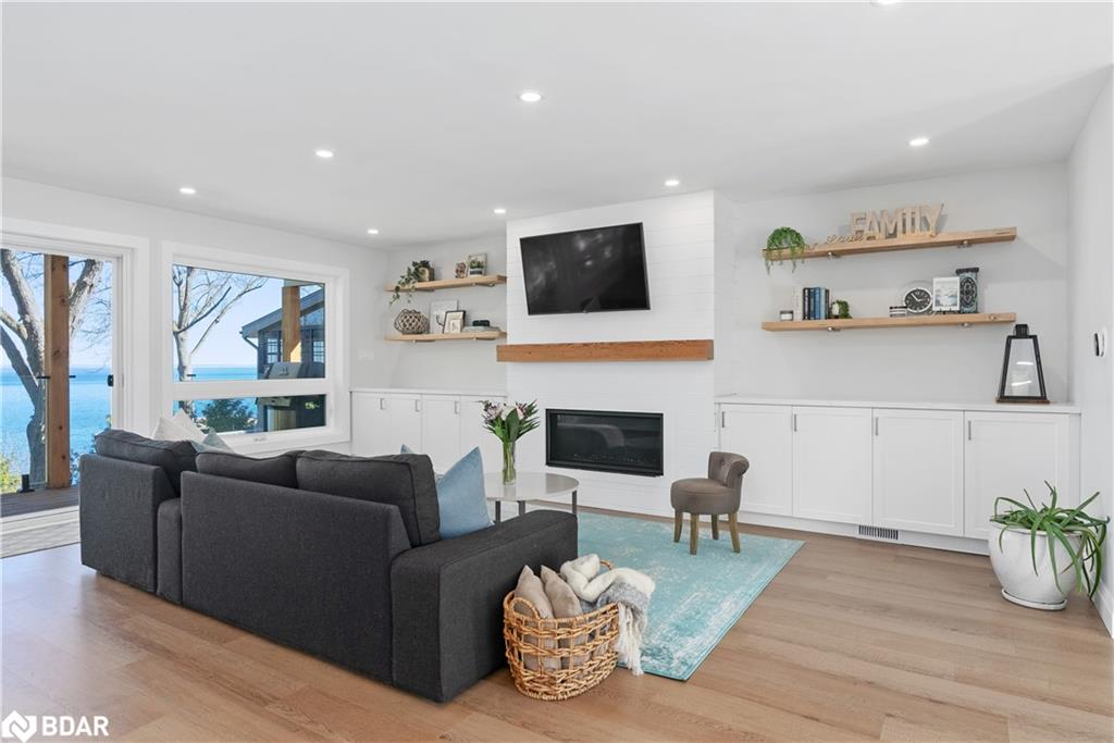 2371 Lakeshore Road E, Oro-Medonte