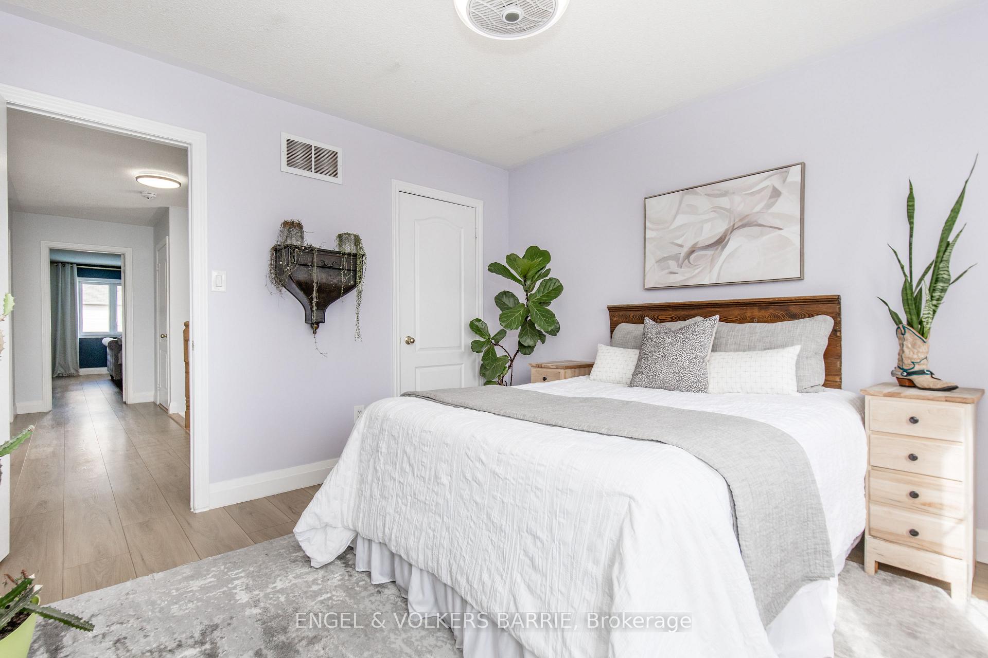 24 Legion Way, Essa, ON L3W 0M7