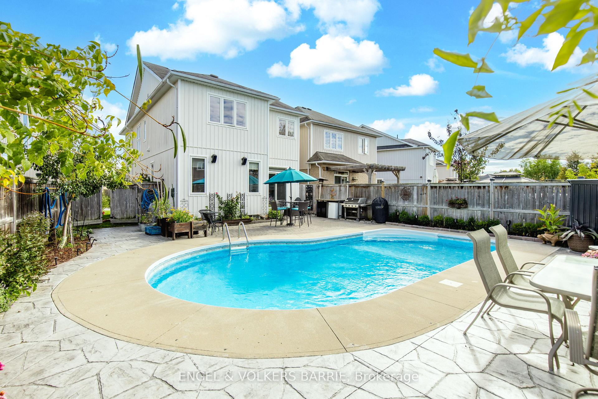 24 Legion Way, Essa, ON L3W 0M7