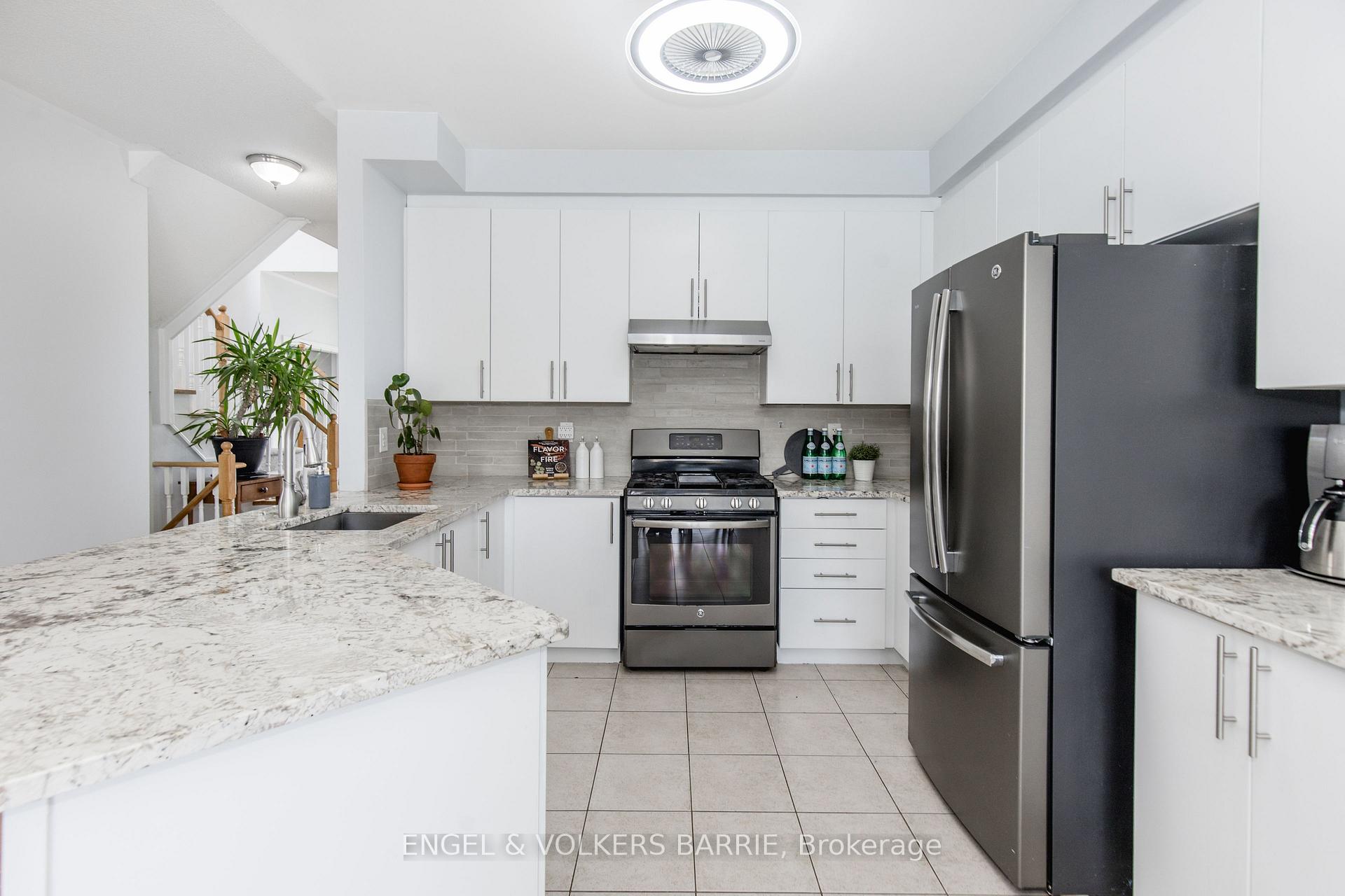 24 Legion Way, Essa, ON L3W 0M7