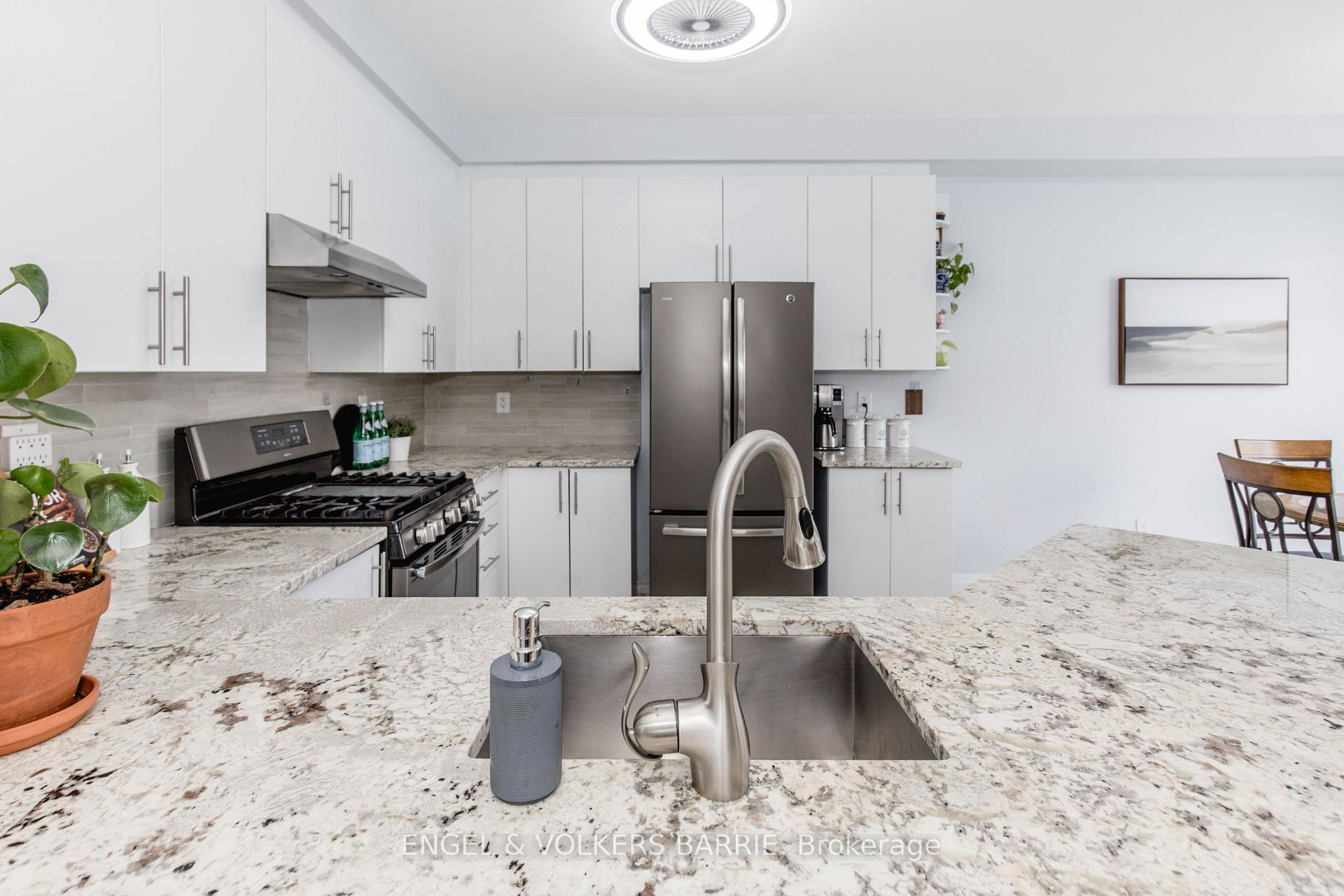 24 Legion Way, Essa, ON L3W 0M7