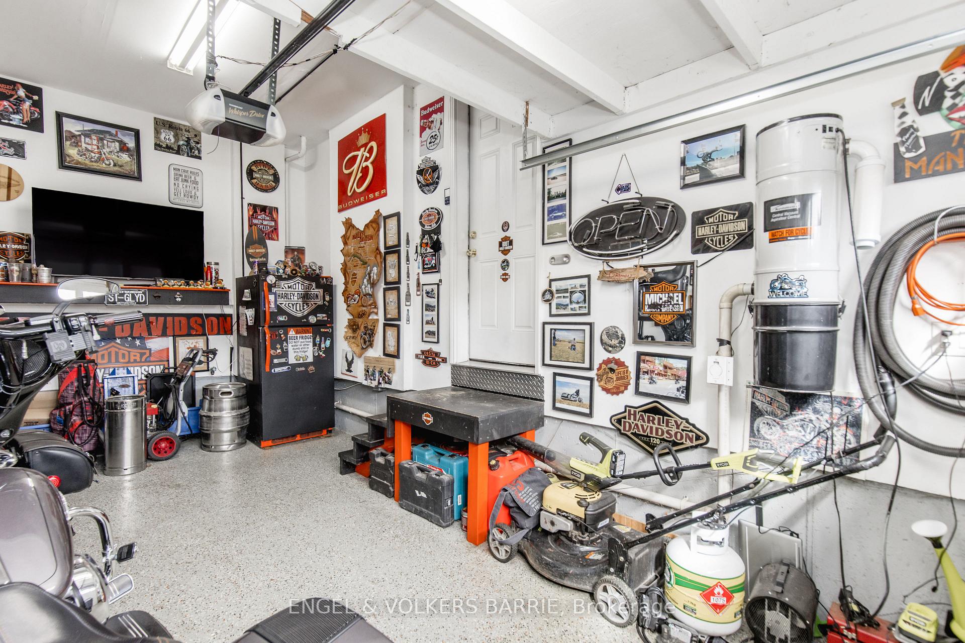 24 Legion Way, Essa, ON L3W 0M7