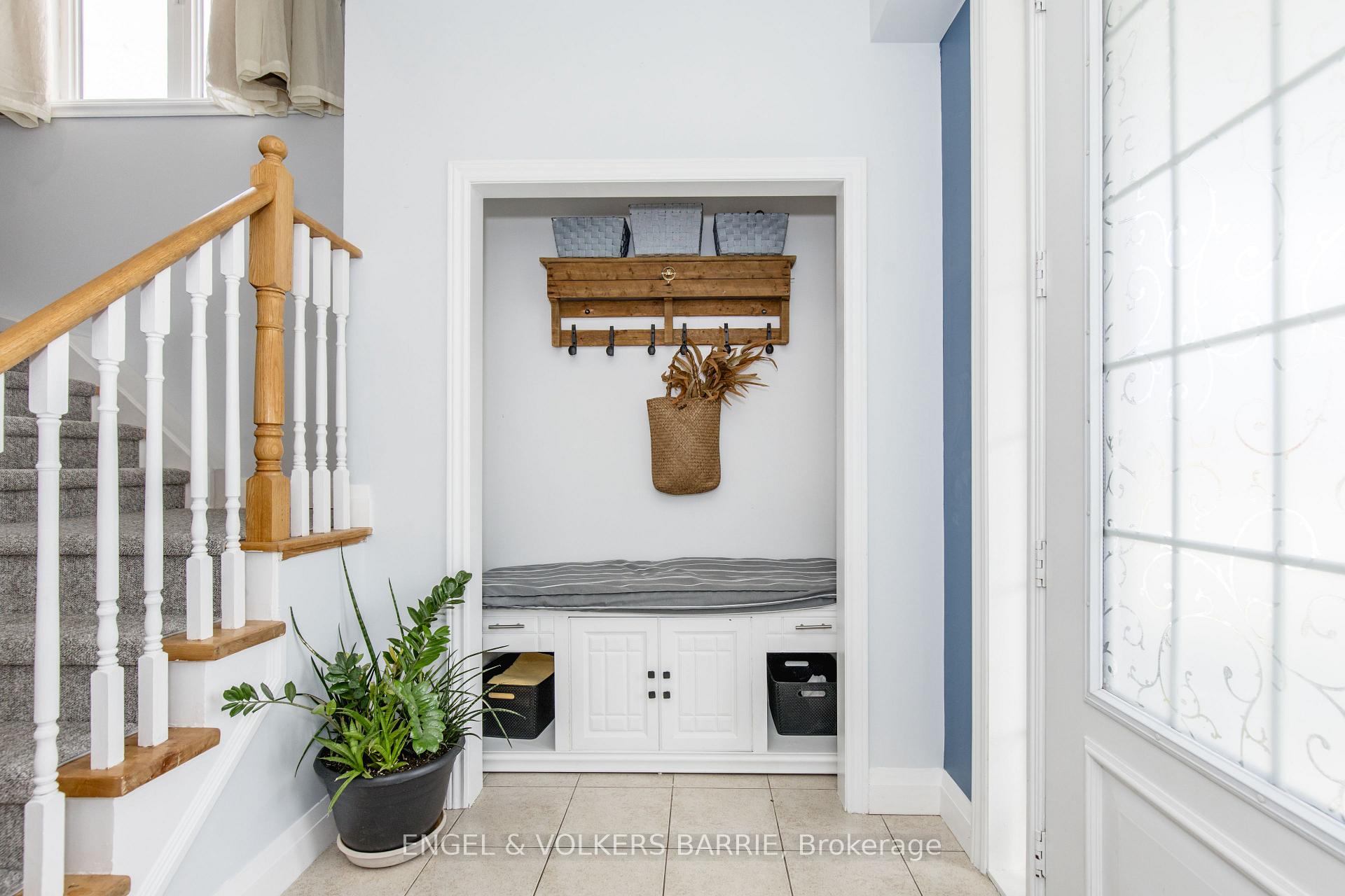 24 Legion Way, Essa, ON L3W 0M7