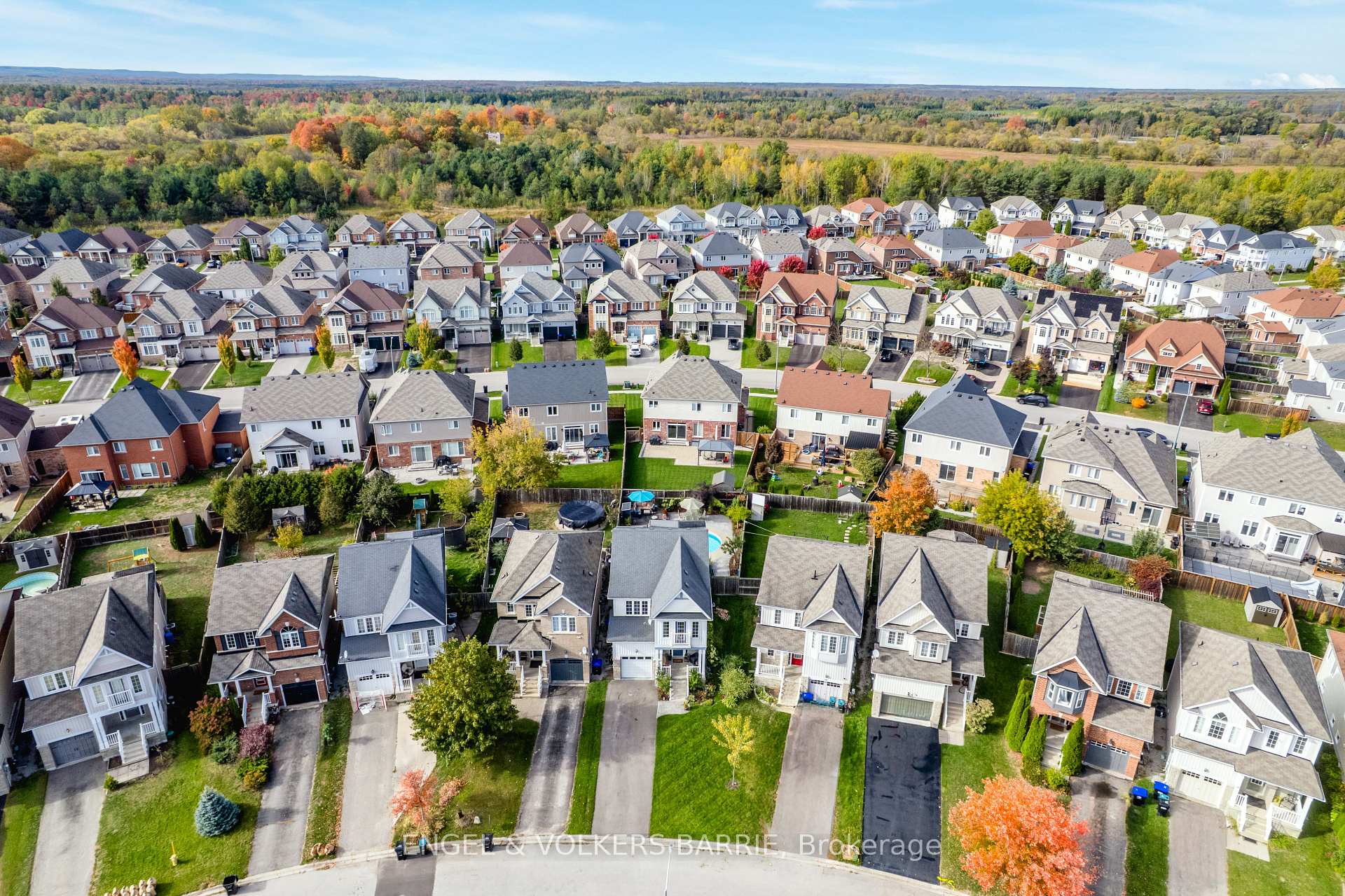 24 Legion Way, Essa, ON L3W 0M7