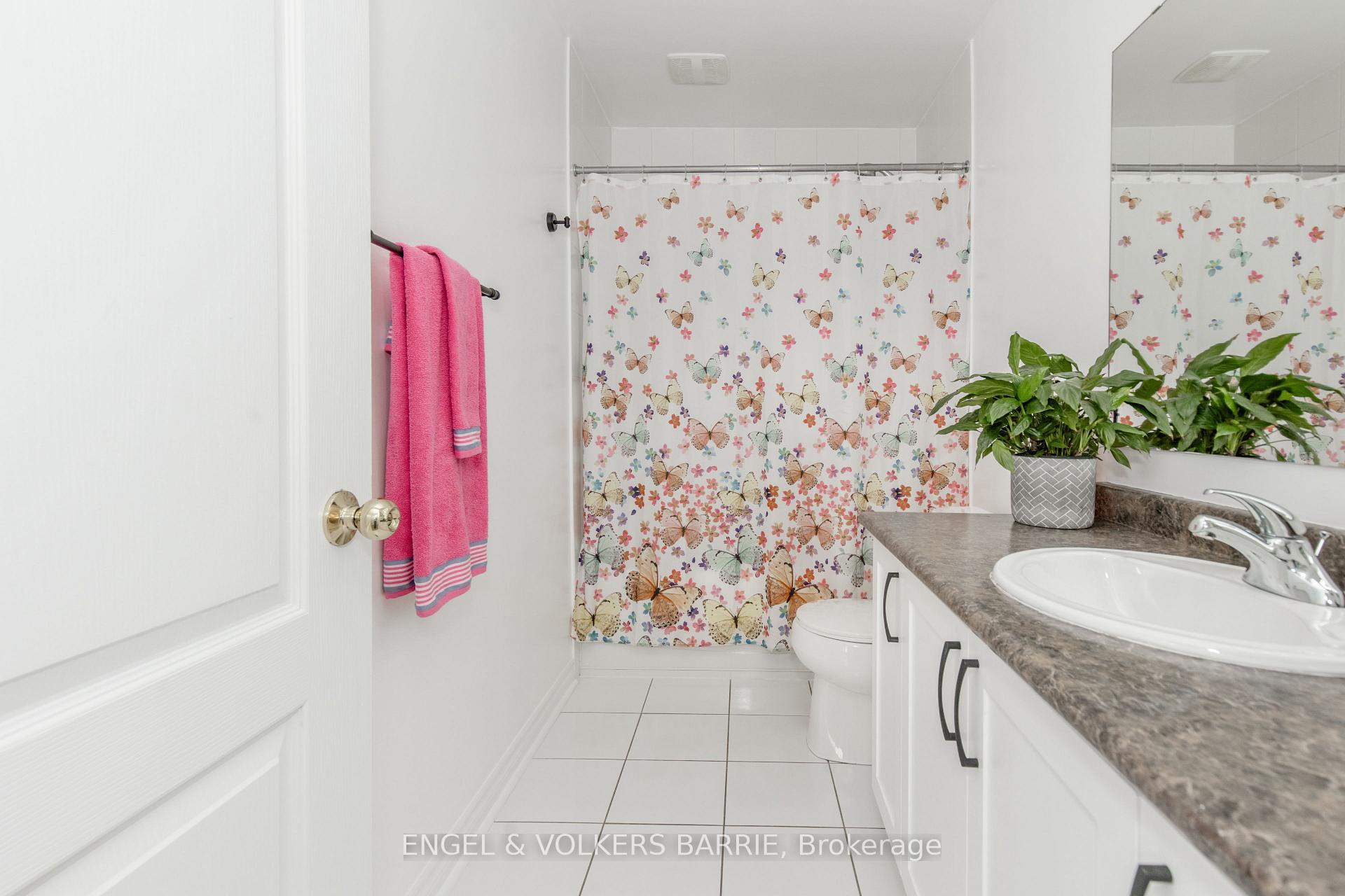 24 Legion Way, Essa, ON L3W 0M7