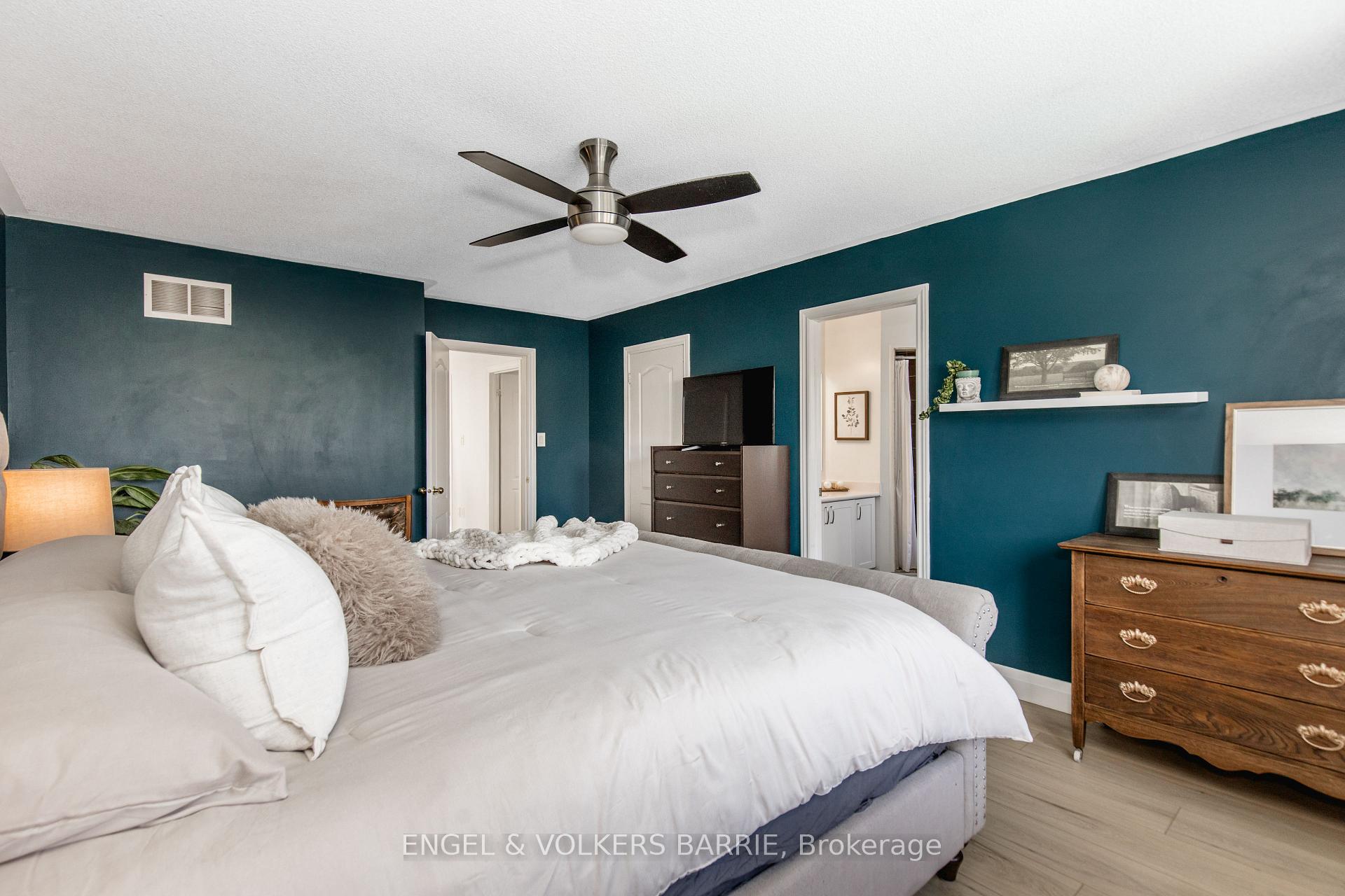 24 Legion Way, Essa, ON L3W 0M7