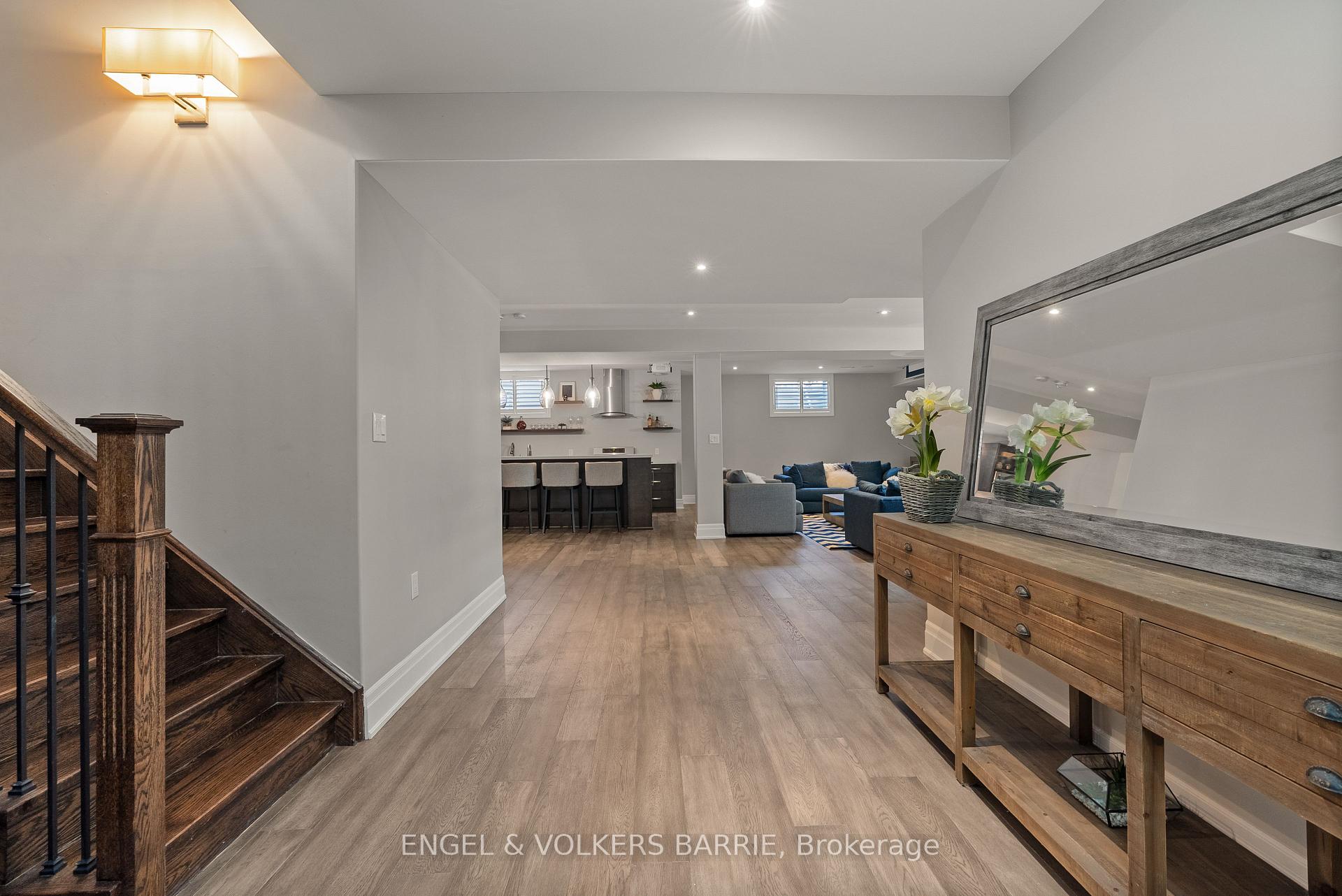 327 Sunnybrae Avenue