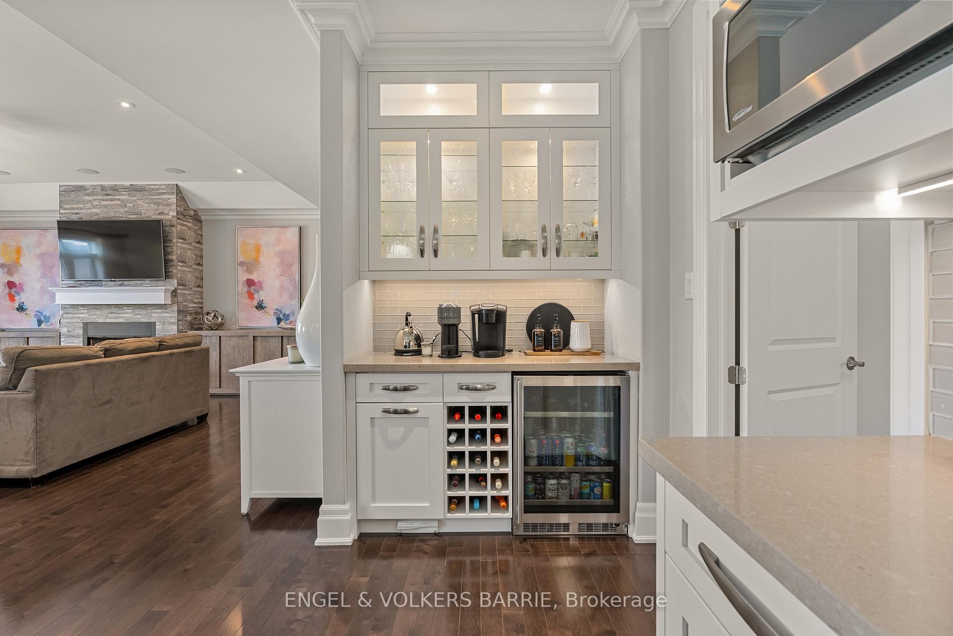 327 Sunnybrae Avenue