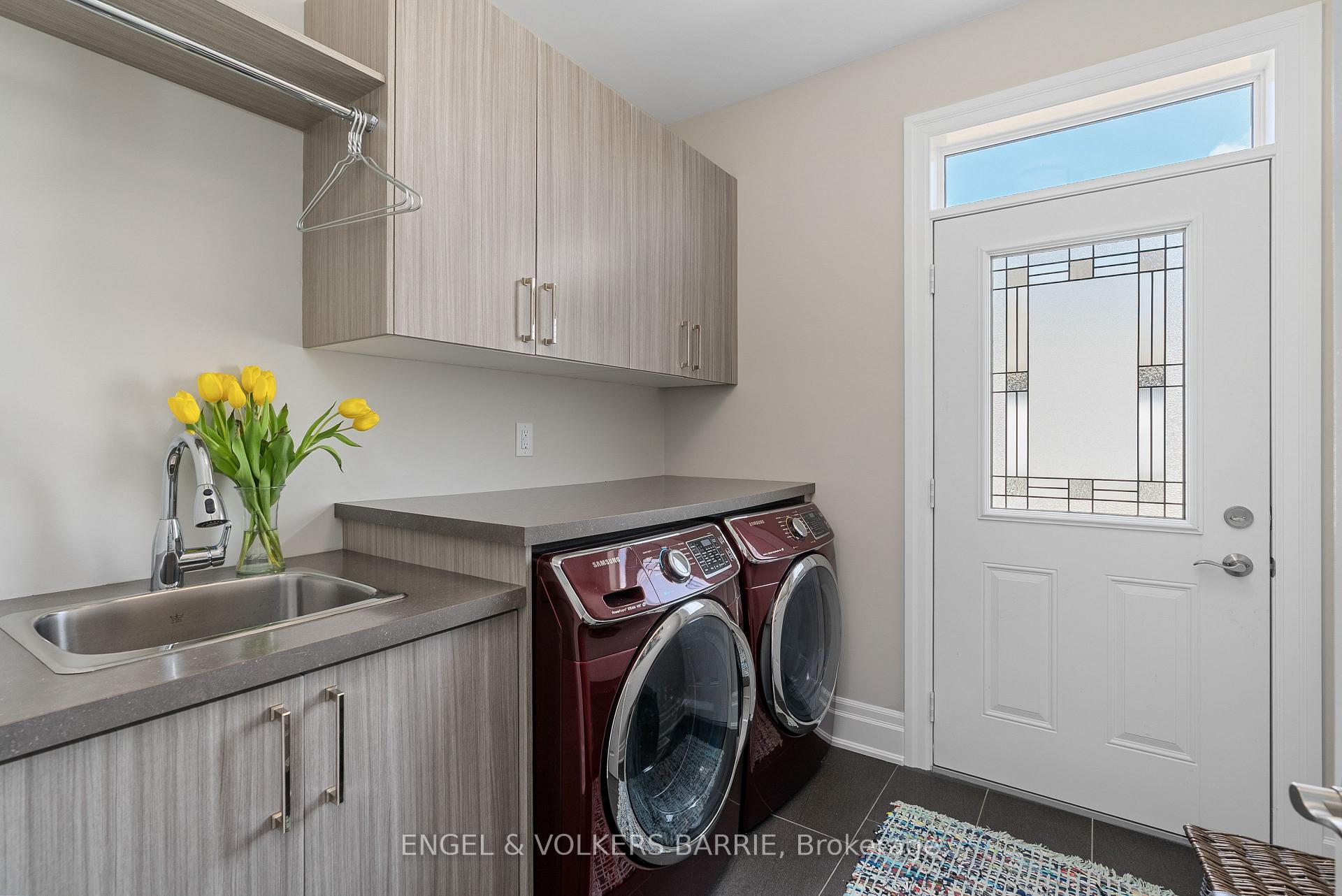 327 Sunnybrae Avenue