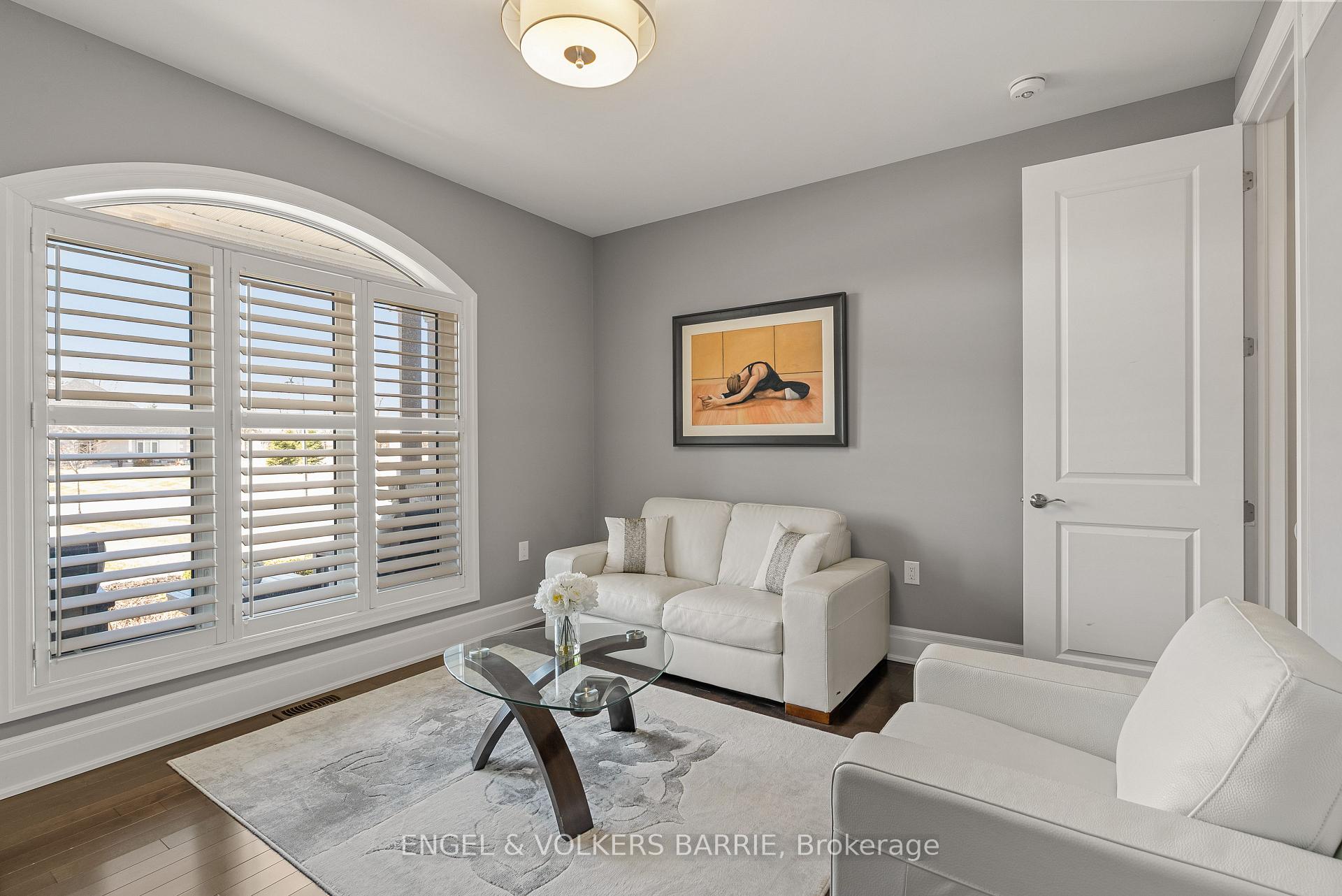 327 Sunnybrae Avenue