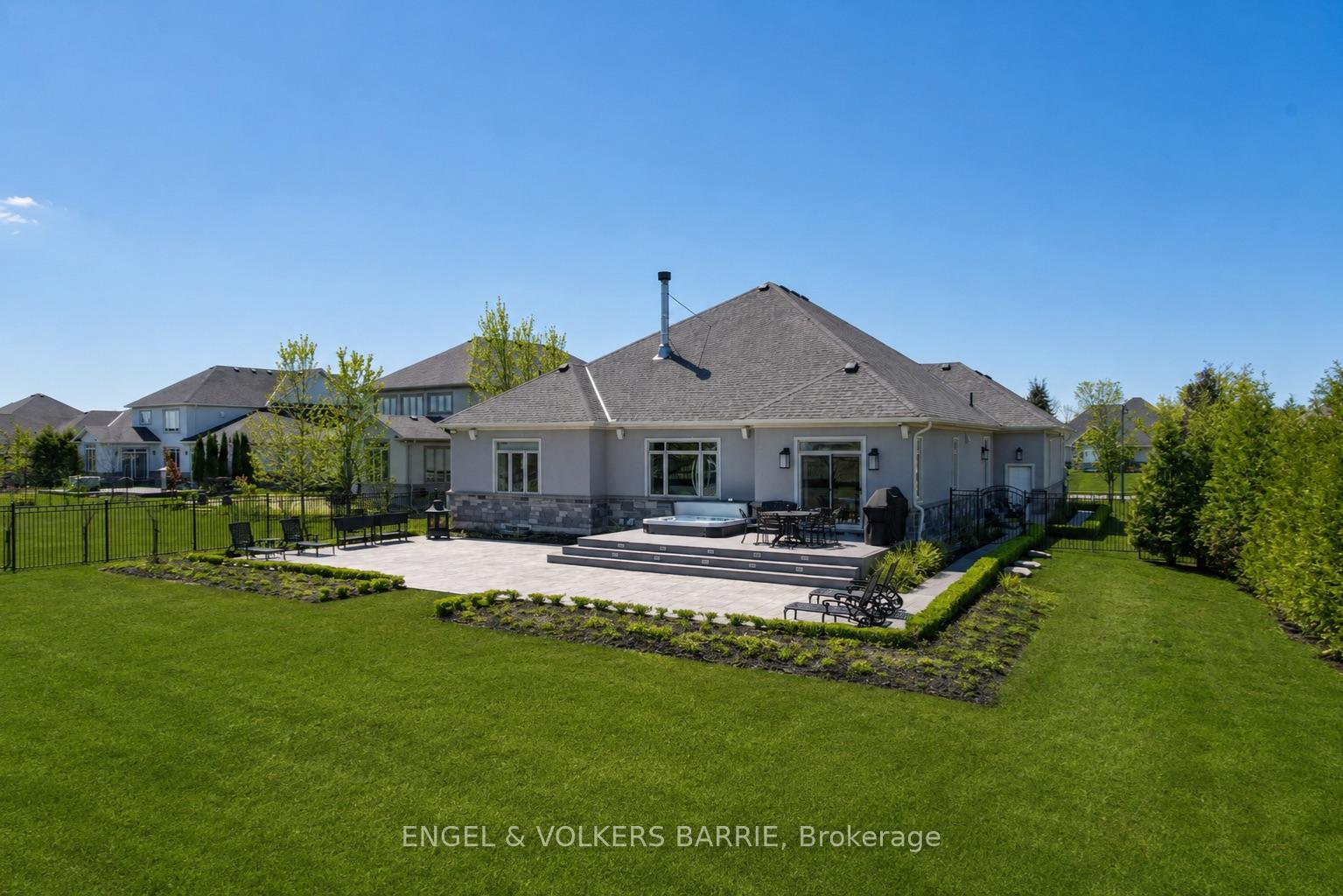 327 Sunnybrae Avenue