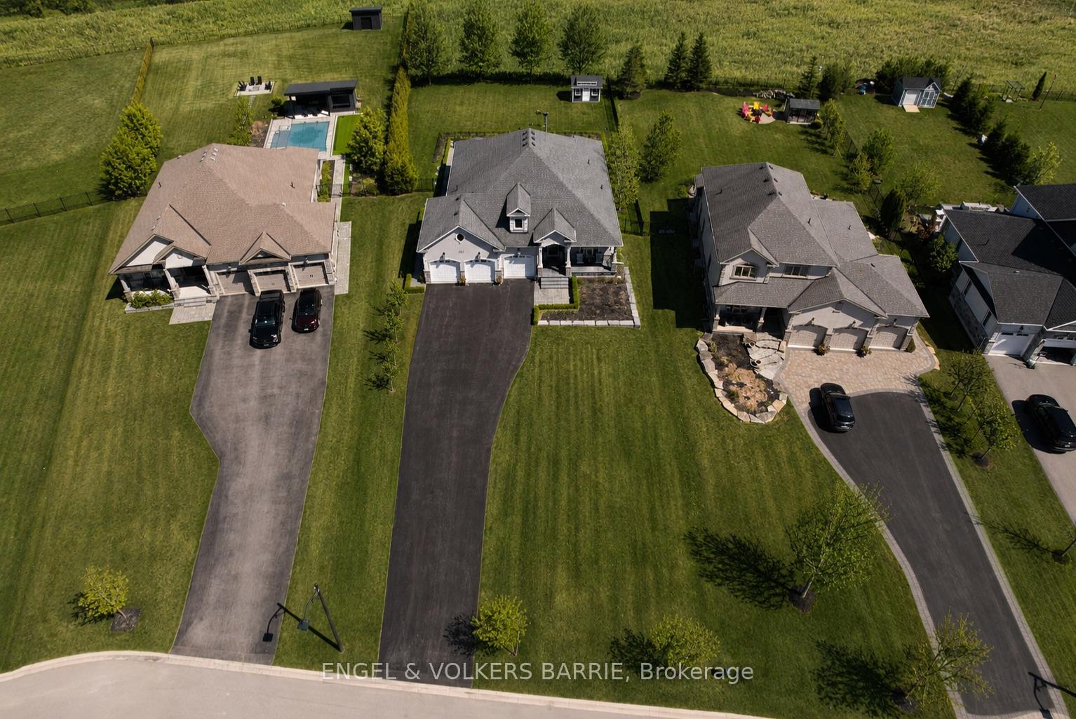 327 Sunnybrae Avenue