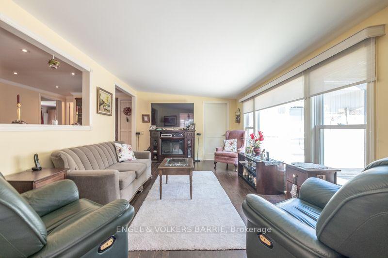1 Western Avenue