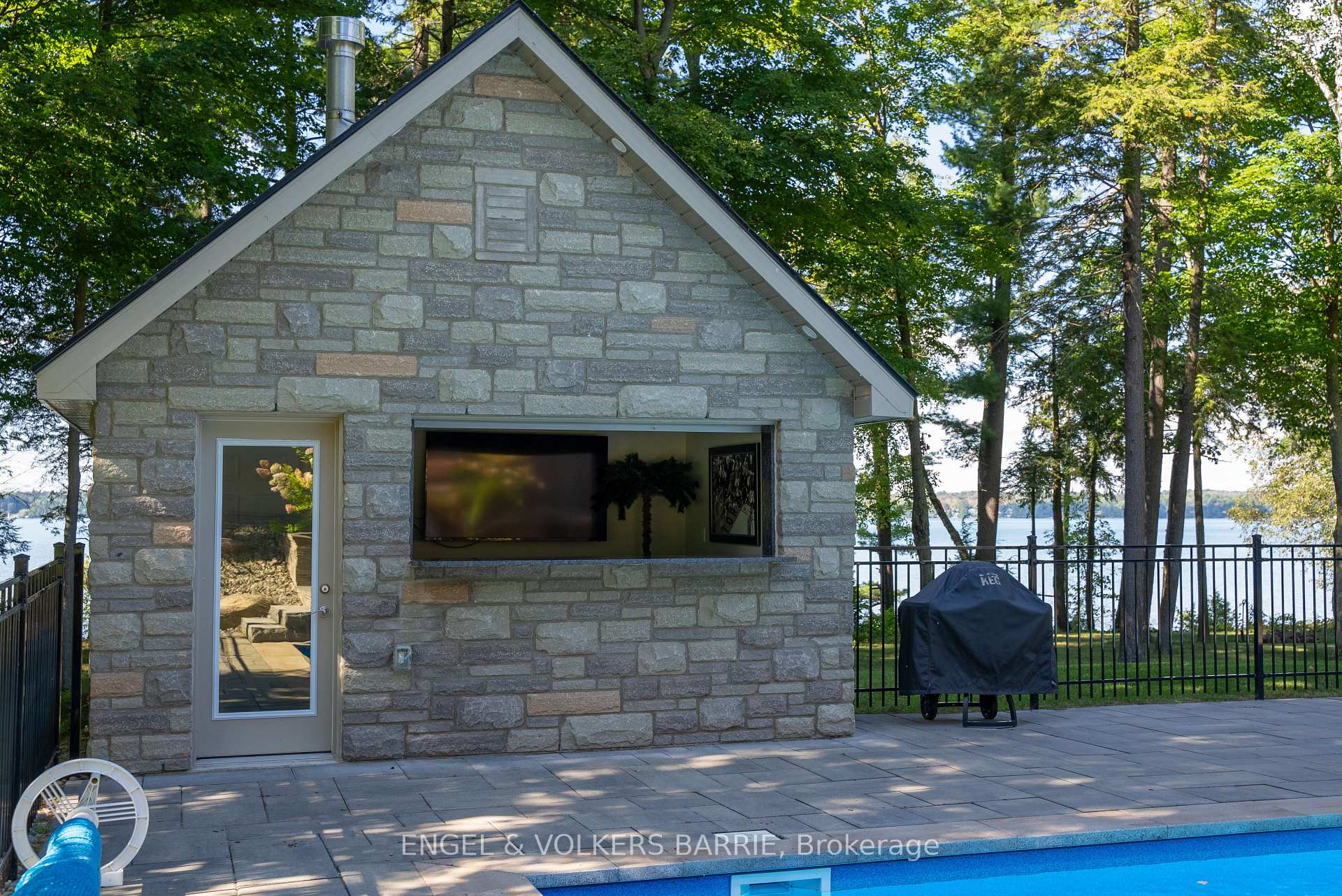 1220 Shoreview Drive