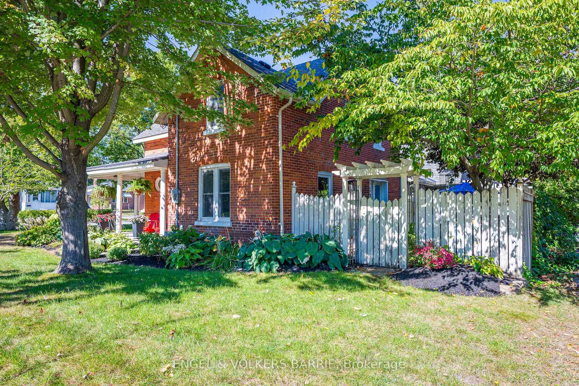 17 N Frances Street N