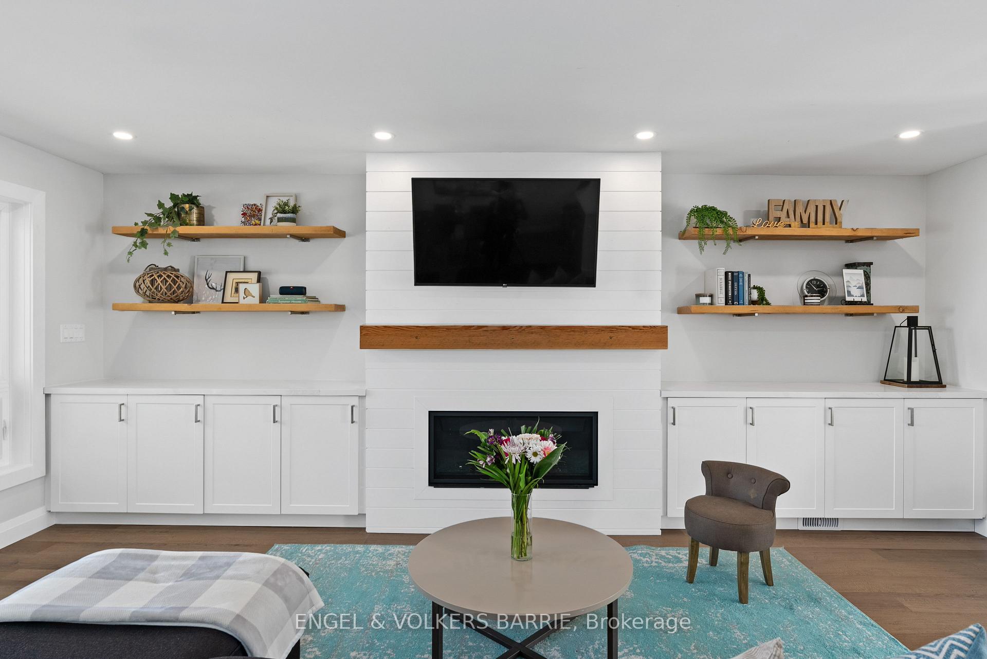 2371 Lakeshore Road E