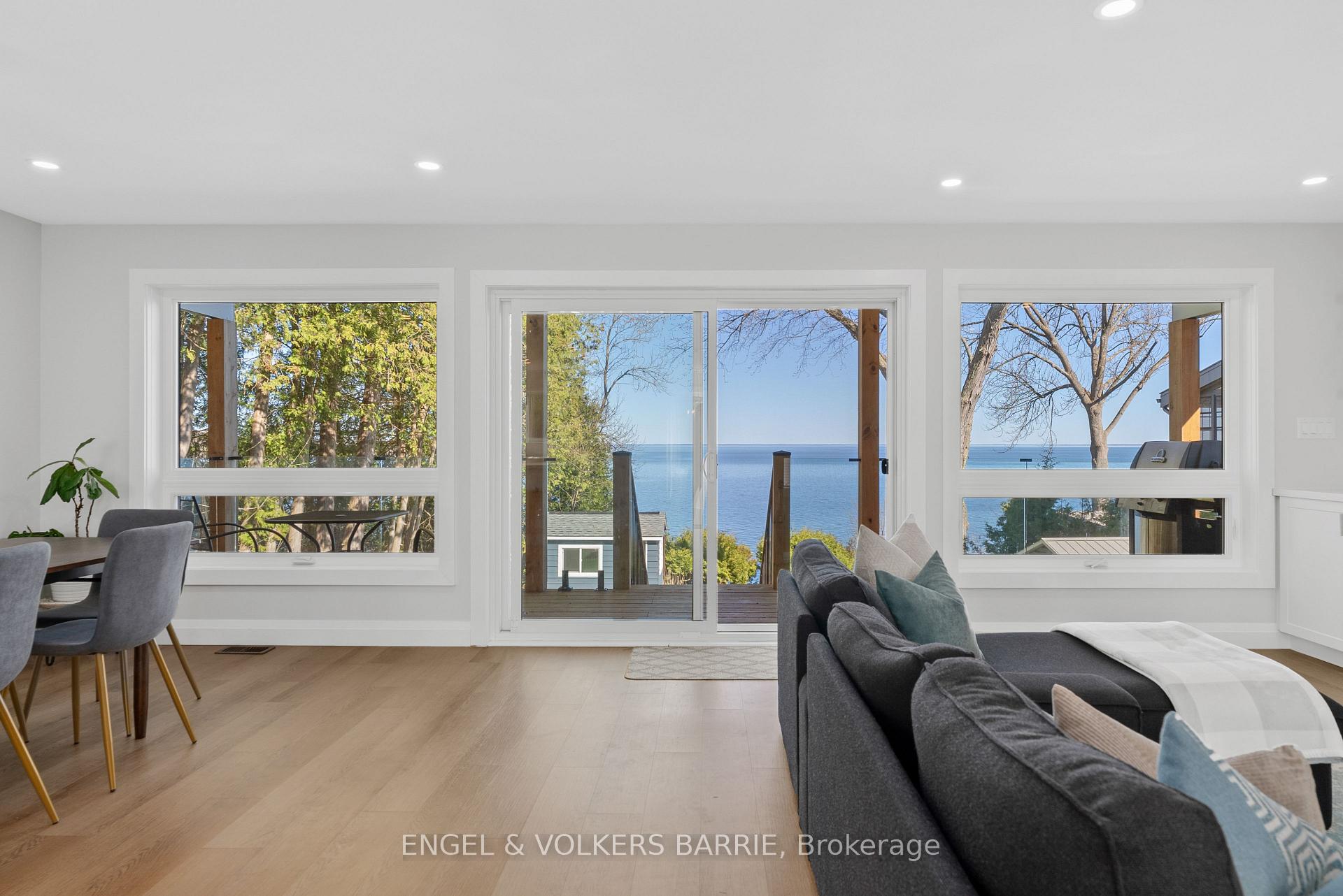 2371 Lakeshore Road E