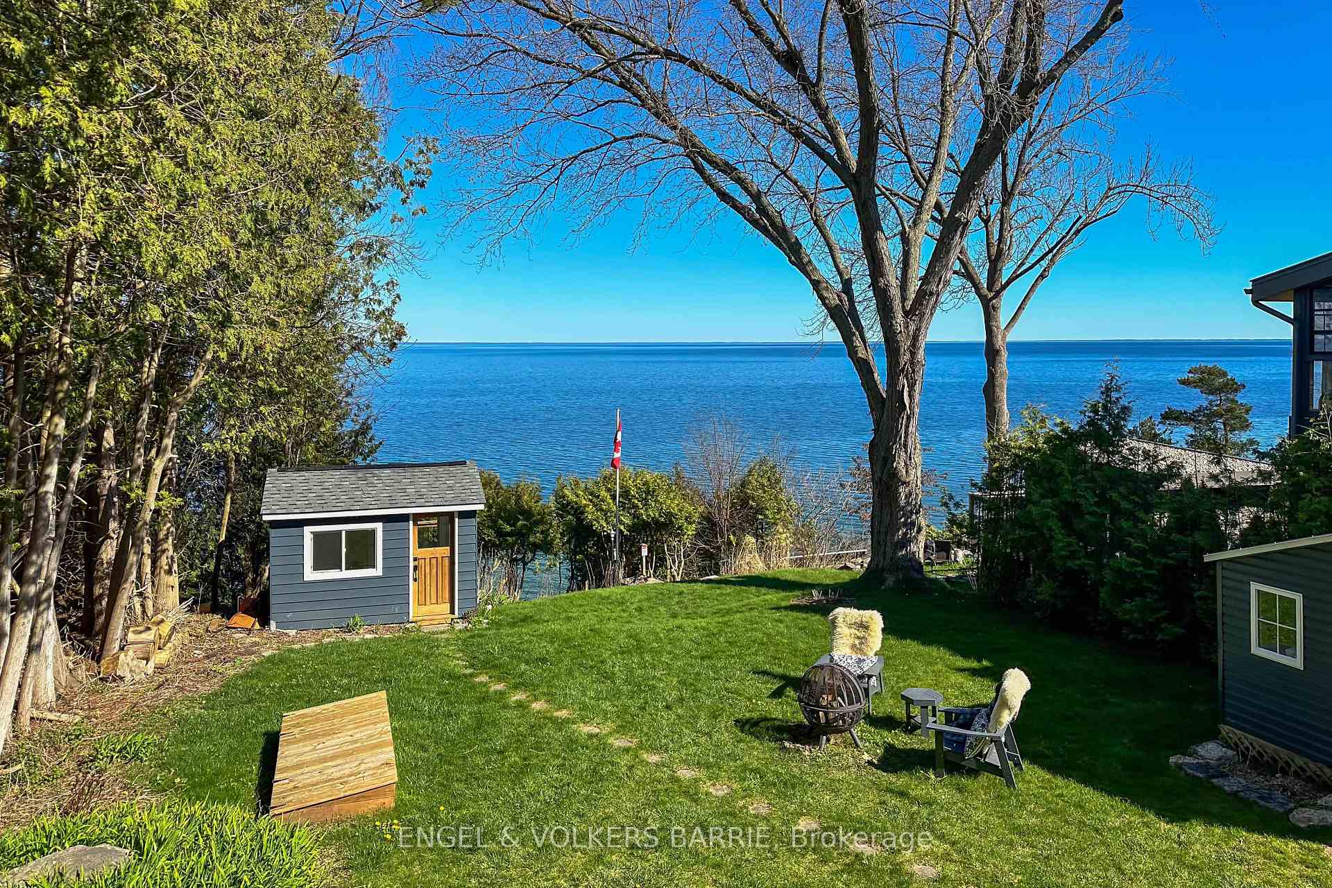 2371 Lakeshore Road E